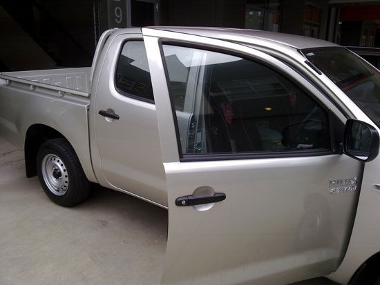 tint car photo hilux 2